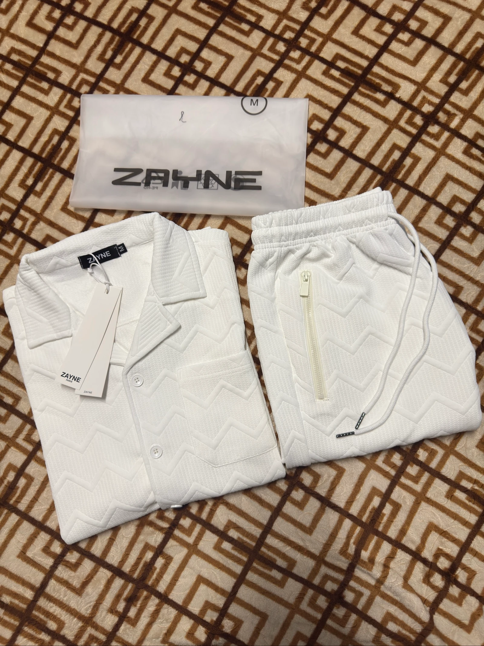 Nuevo conjunto Zayne Paris con textura en chevron - Camisa y pantalones cortos (Talla M) - NWT – photo 8